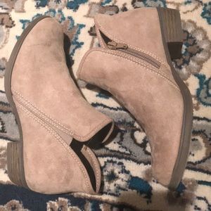 Stunning taupe colored booties!